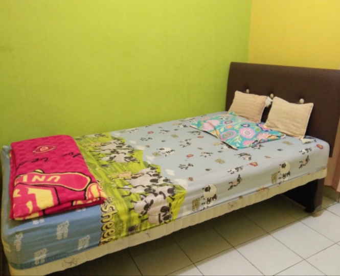 Rumah Dijual Semi Furnished di Jalan Tarum Barat 1 Cikarang Baru 